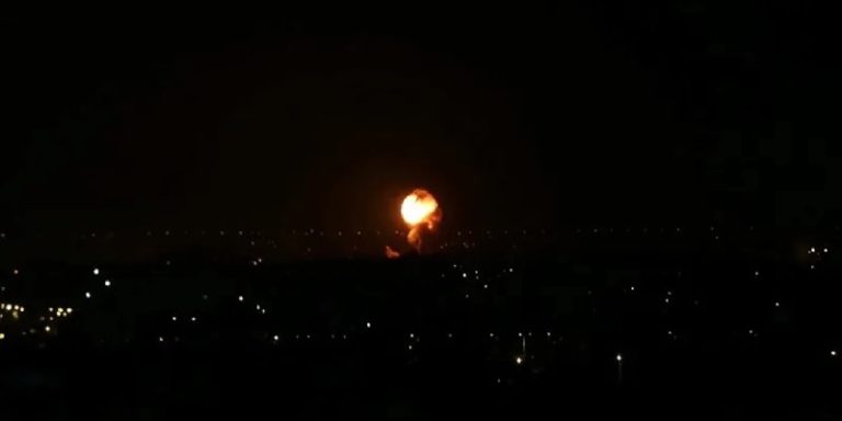 “إسرائيل” تشن غارات على مواقع تابعة للفصائل الفلسطينية في غزة