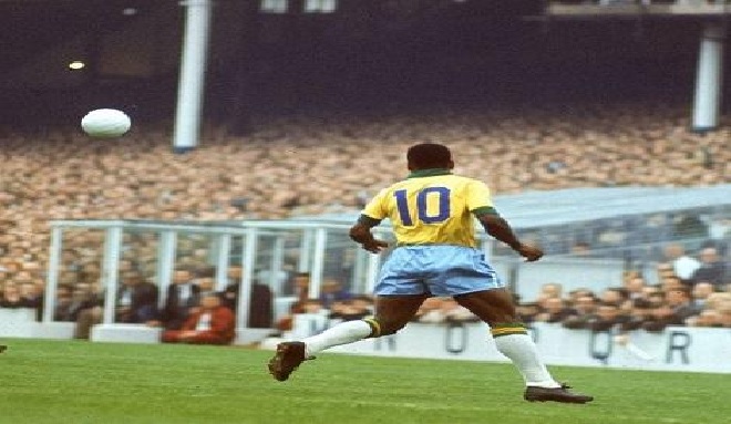 سانتوس يدرس حجب القميص رقم 10 لتخليد اسم بيليه