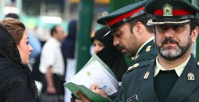 إيران تحل شرطة الأخلاق.. وتراجع قانون الحجاب