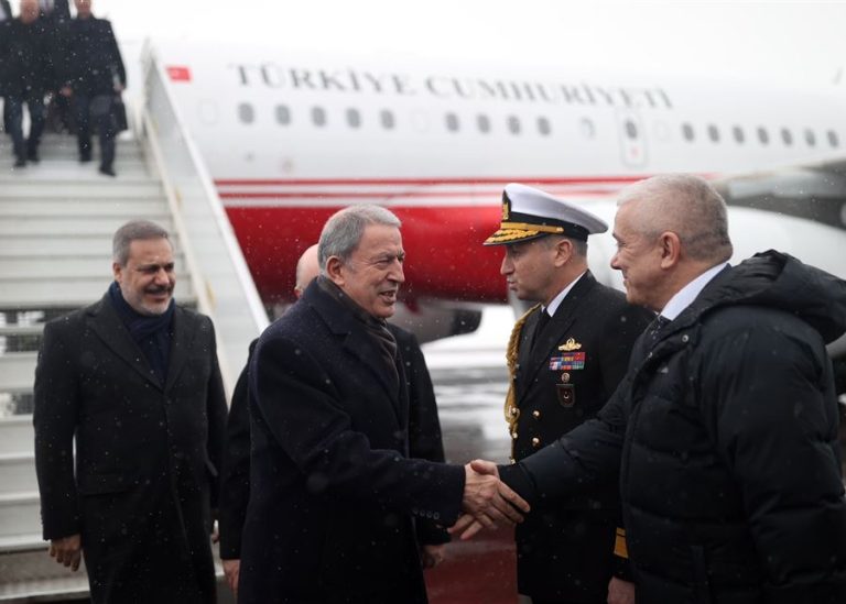 بالفيديو- لقاء بين وزراء دفاع سوريا وتركيا وروسيا في موسكو