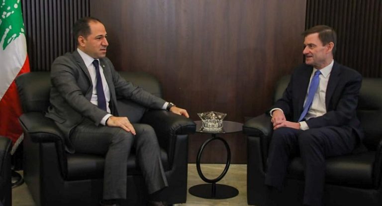 الجميّل يلتقي هيل: لانتخاب رئيس فوراً