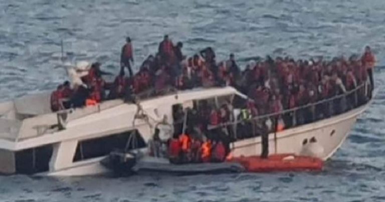 بالفيديو: اللحظات الأخيرة للمركب الغارق في سلعاتا