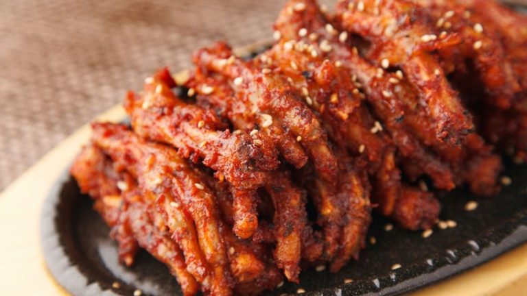 بعد جدل حول فوائد “أرجل الدجاج”.. الحكومة المصرية تكشف الحقيقة