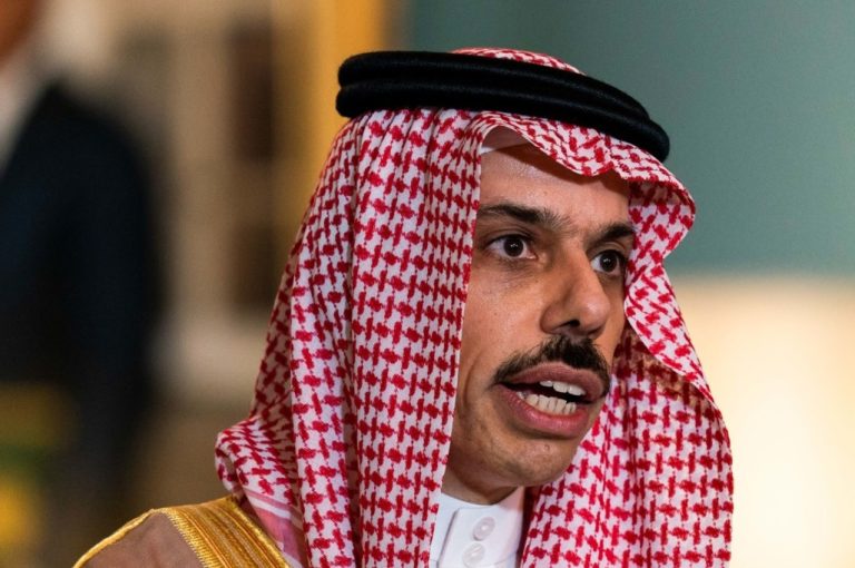 وزير الخارجية السعودي: الرياض ستدعم اللبنانيين في ما يقررون