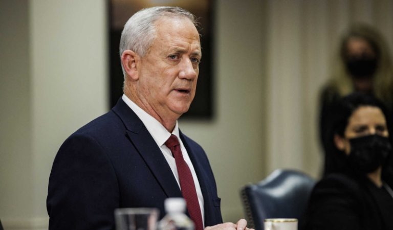 غانتس: نتنياهو كان على علم بحالة الأسرى “الإسرائيليين” الصعبة