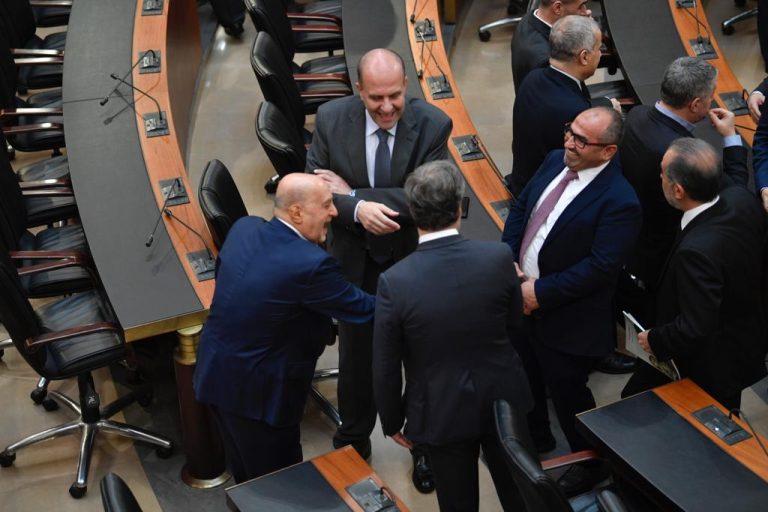 بالصور.. لقطات من جلسة انتخاب الرئيس