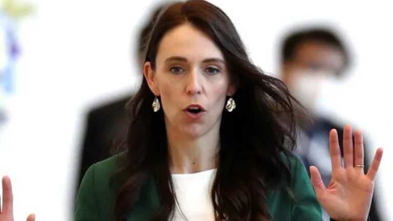 بيع “كلمات مهينة” لرئيسة وزراء نيوزيلندا في مزاد