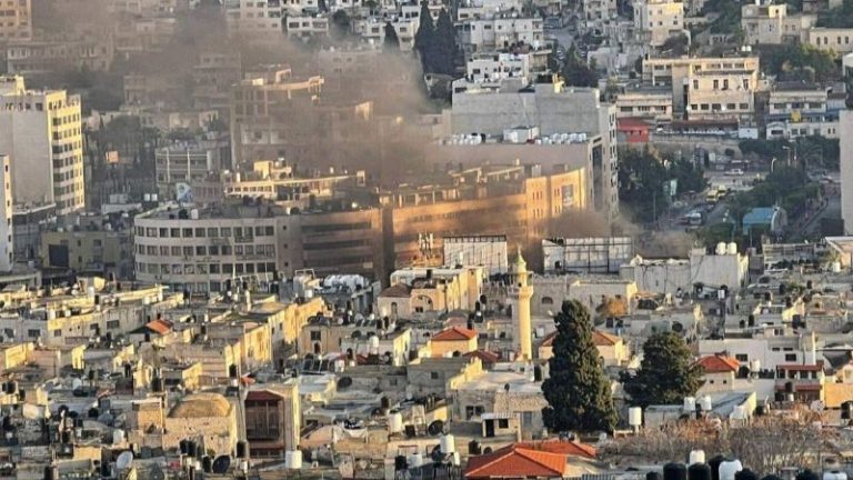 بالفيديو – إشتباكات عنيفة في نابلس