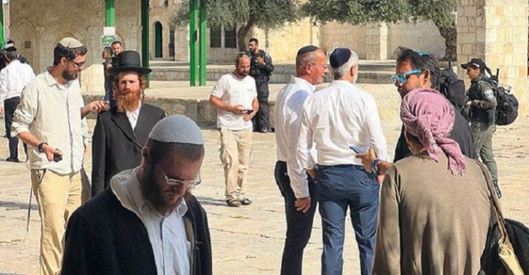 الأسرى يضربون عن الطعام ليوم.. والاحتلال يقتحم القدس