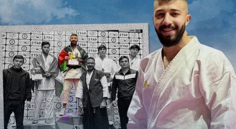 لاعب فلسطيني يحصد الميدالية الذهبية للكاراتيه