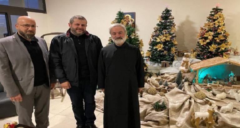 “الحزب” يجول على كنائس صور مهنئاً بالأعياد