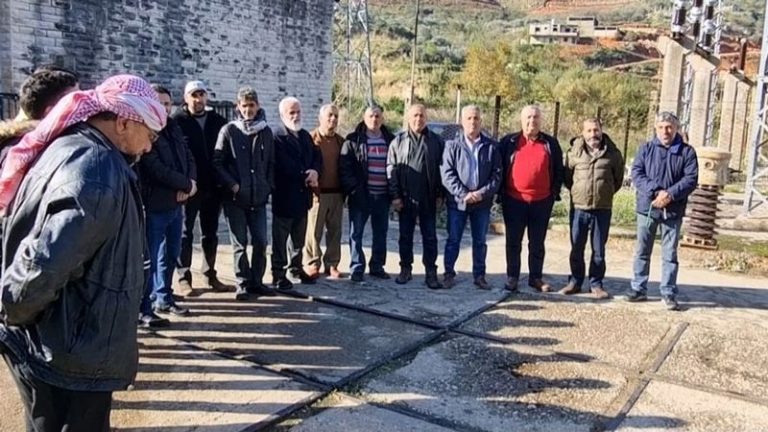 اعتصام لعمال وموظفي كهرباء البارد أمام معامل الطاقة