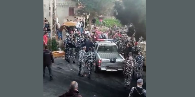 بالفيديو: إشكال بين قوى الأمن والأهالي في المنصوري