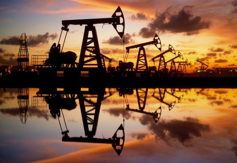 أسعار النفط العالمية تعود للإرتفاع.. ما السبب؟