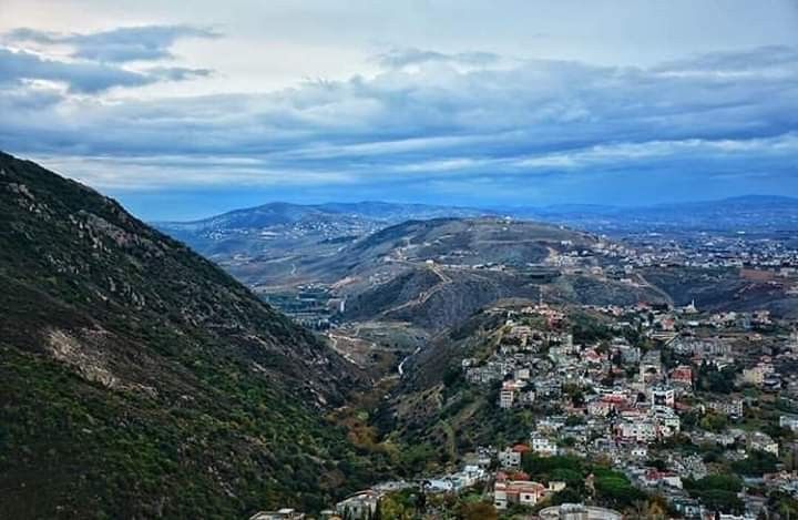 سقوط سقف مبنى في عربصاليم.. وإصابة 3 أشخاص (صور)