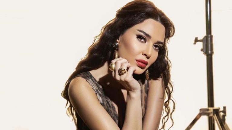 بعد مشهد ضرب النساء في أفغانستان.. سيرين: “المرأة تاج راسكن”(فيديو)