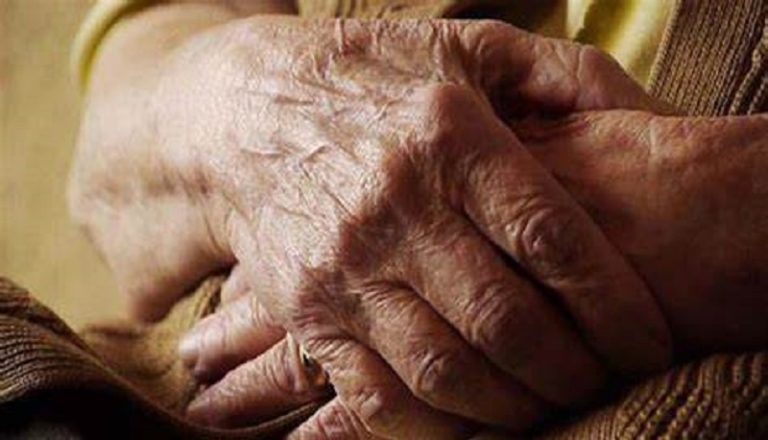 الشعور بالوحدة يزيد لدى المسنين في الشتاء؟