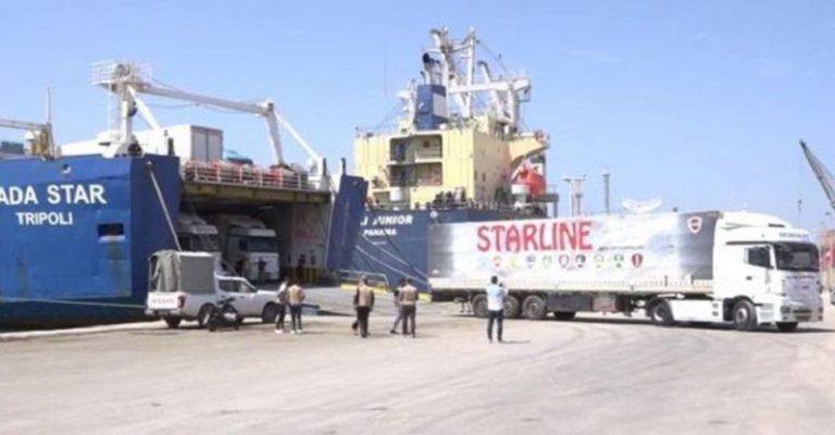 باخرة مساعدات تركية تصل مرفأ طرابلس