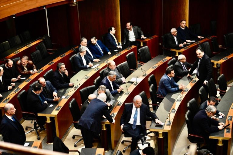 الجلسة الـ11 لإنتخاب الرئيس.. تلويح من “اللقاء الديمقراطي” بتعليق الحضور