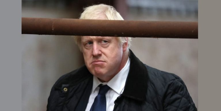 جونسون: بوتين هددني بضربة صاروخية