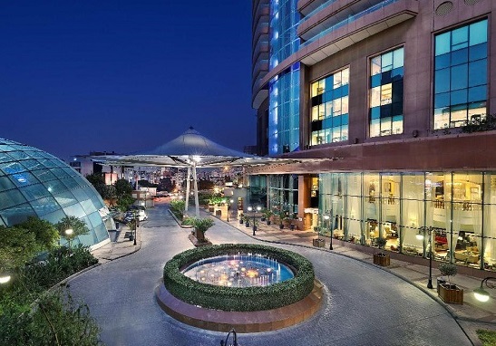 بالفيديو..  فندق “هيلتون” يعود إلى الحياة