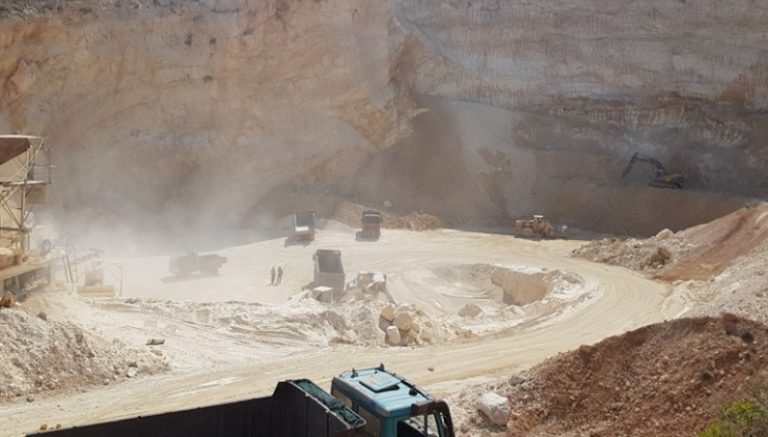 ملف “المقالع والكسارات”.. هذا ما قاله وزير البيئة