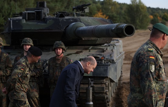 بوريل: أوروبا مستعدة لتزويد أوكرانيا بالدبابات الثقيلة