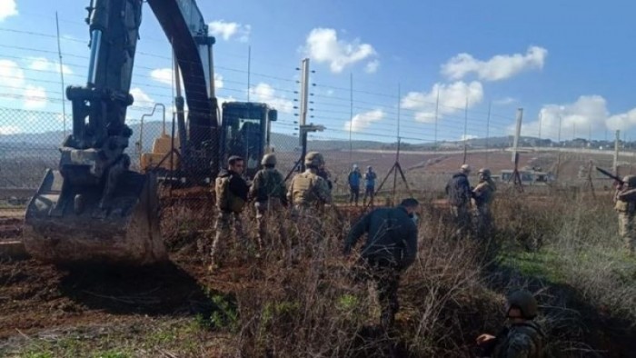 بالفيديو والصور – توتر وإستنفار على الحدود.. الجيش وجهاً لوجه مع العدو الإسرائيلي