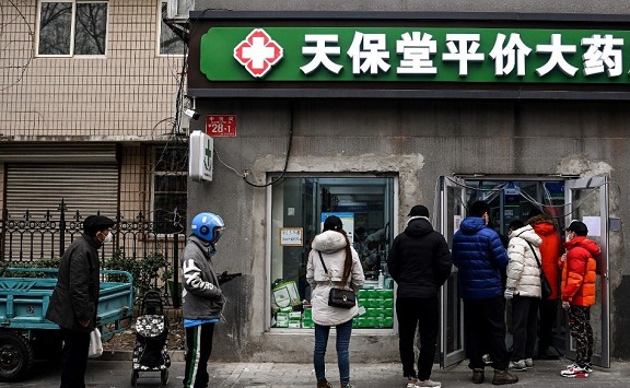 الصينيون يلجأون إلى السوق السوداء لشراء أدوية مضادة لكورونا