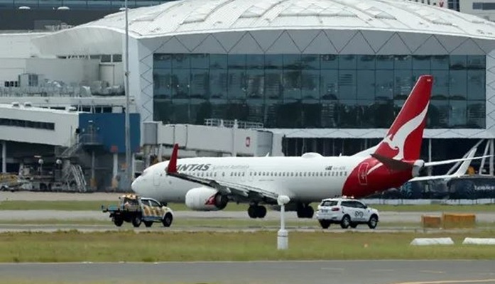 بالفيديو- بعد نداء الاستغاثة.. هذا ما حصل مع الطائرة الأسترالية