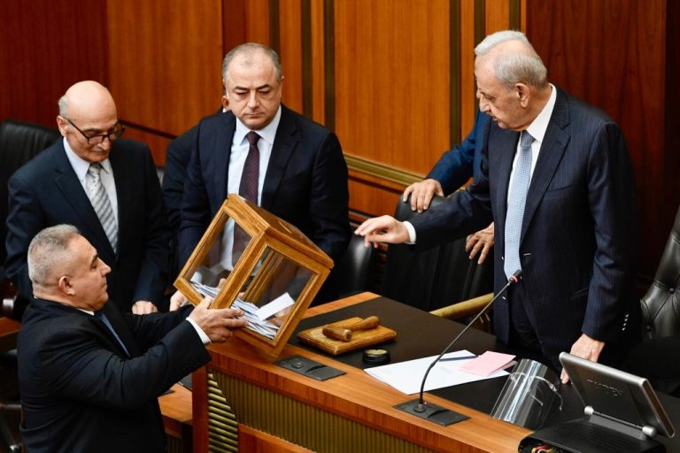 كيف توزعت الاصوات في الجلسة 11 لانتخاب الرئيس؟