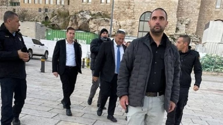 بن غفير يقتحم المسجد الأقصى