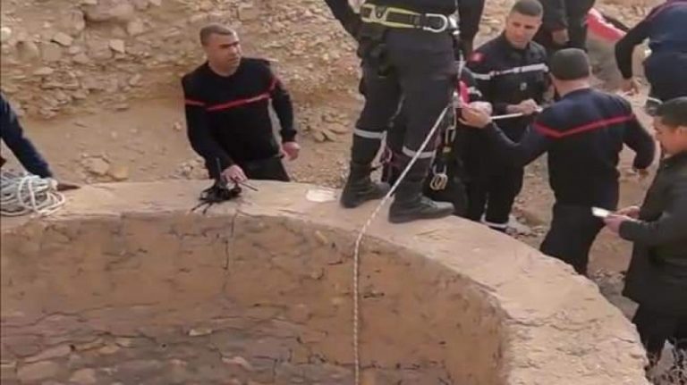 إنقاذ رجل سقط في بئر عميق في تونس