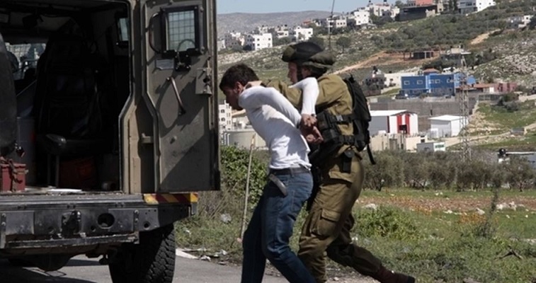 الاحتلال يعتقل 7 فلسطينيين من بلدة بيت امر شمال الخليل