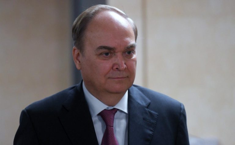 السفير الروسي: أميركا مصممة على قتالنا “حتى آخر أوكراني”