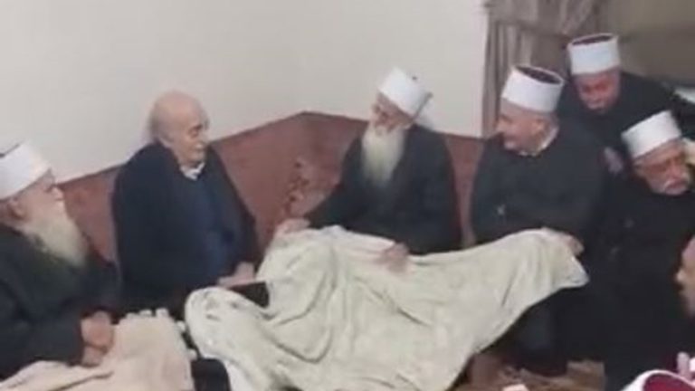 جنبلاط امام المشايخ: “لبنان مش مبين على الخريطة”