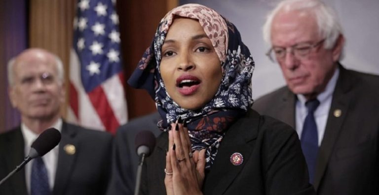 الكونغرس الأميركي يستبعد النائبة إلهان عمر لمعارضتها “إسرائيل”