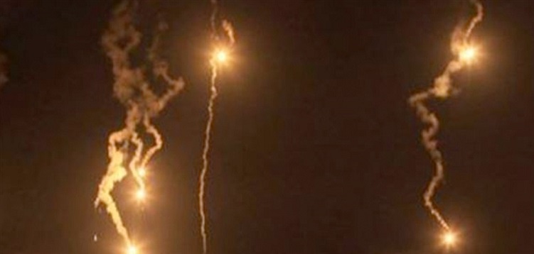 جيش الإحتلال أطلق قنابل مضيئة فوق ميس الجبل
