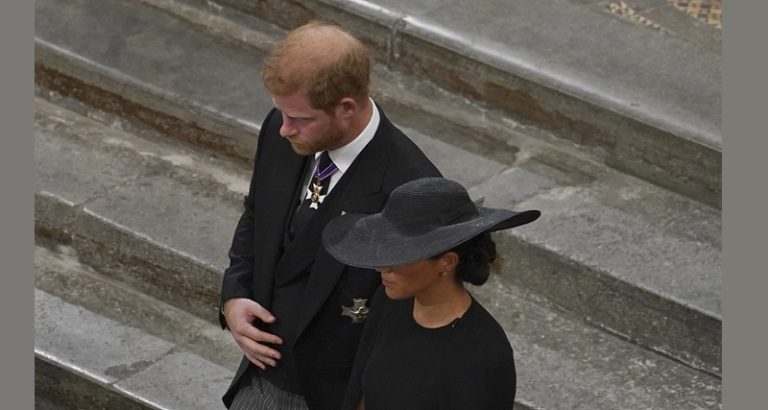 الأمير هاري يرى زوجته بمشهد حميم.. ماذا قال عن عذريته؟