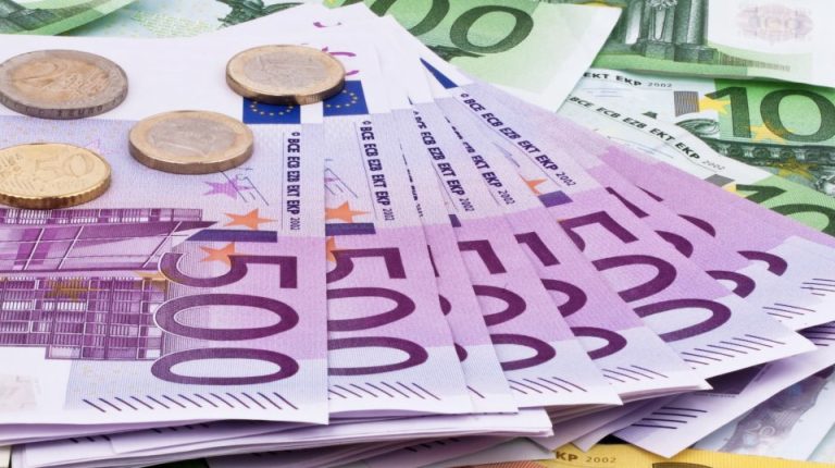 دولة جديدة تتخلى عن عملتها وتنضم إلى منطقة اليورو