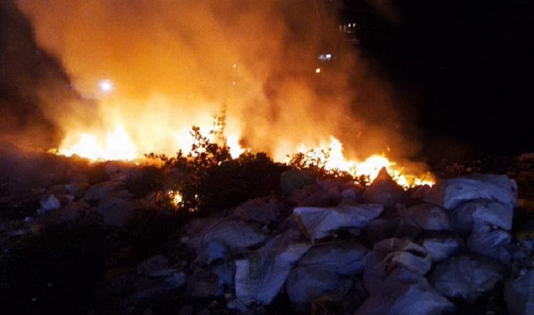 بالصور: إخماد حريقين في الدورة والشوف