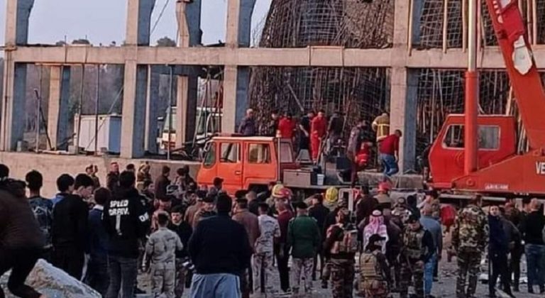 بالفيديو: مقتل 3 عمال بانهيار مبنى في العراق