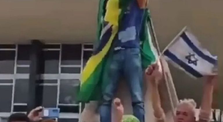 رفض برازيلي لحمل علم “إسرائيل” خلال الأحداث (فيديو)