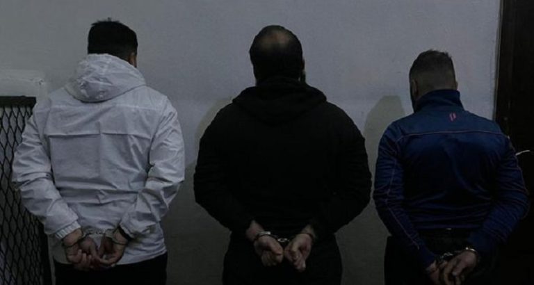 في طرابلس.. الجيش يوقف حائزي أسلحة حربية