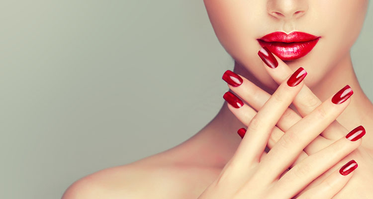 إليك ألوان طلاء الأظافر الأكثر رواجاً لـ “شتاء 2023”