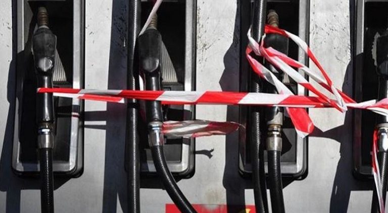 محطات المحروقات في لبنان ترفع خراطيمها