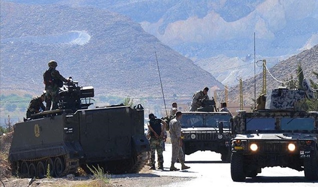 خلال المداهمات.. الجيش يوقف مطلوباً ويضبط سيارة مسروقة ومخدرات