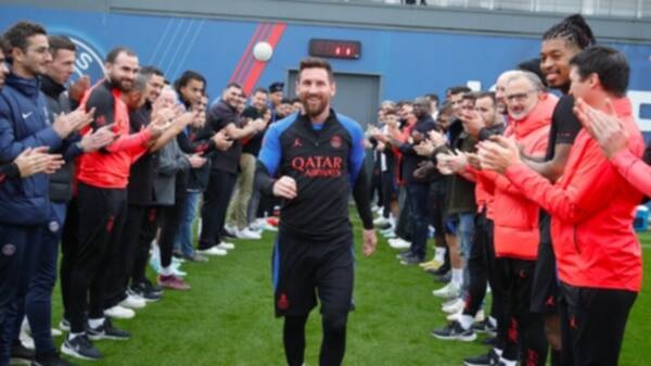 سر غياب مبابي عن استقبال ميسي