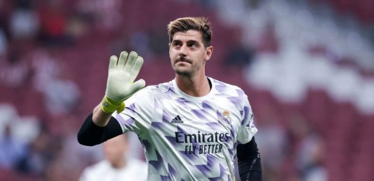 كورتوا يتفوق على بطل العالم ويتوج بجائزة الأفضل