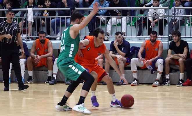 الحكمة يتابع تألقه ويهزم الهومنتمن في دوري السلة اللبناني